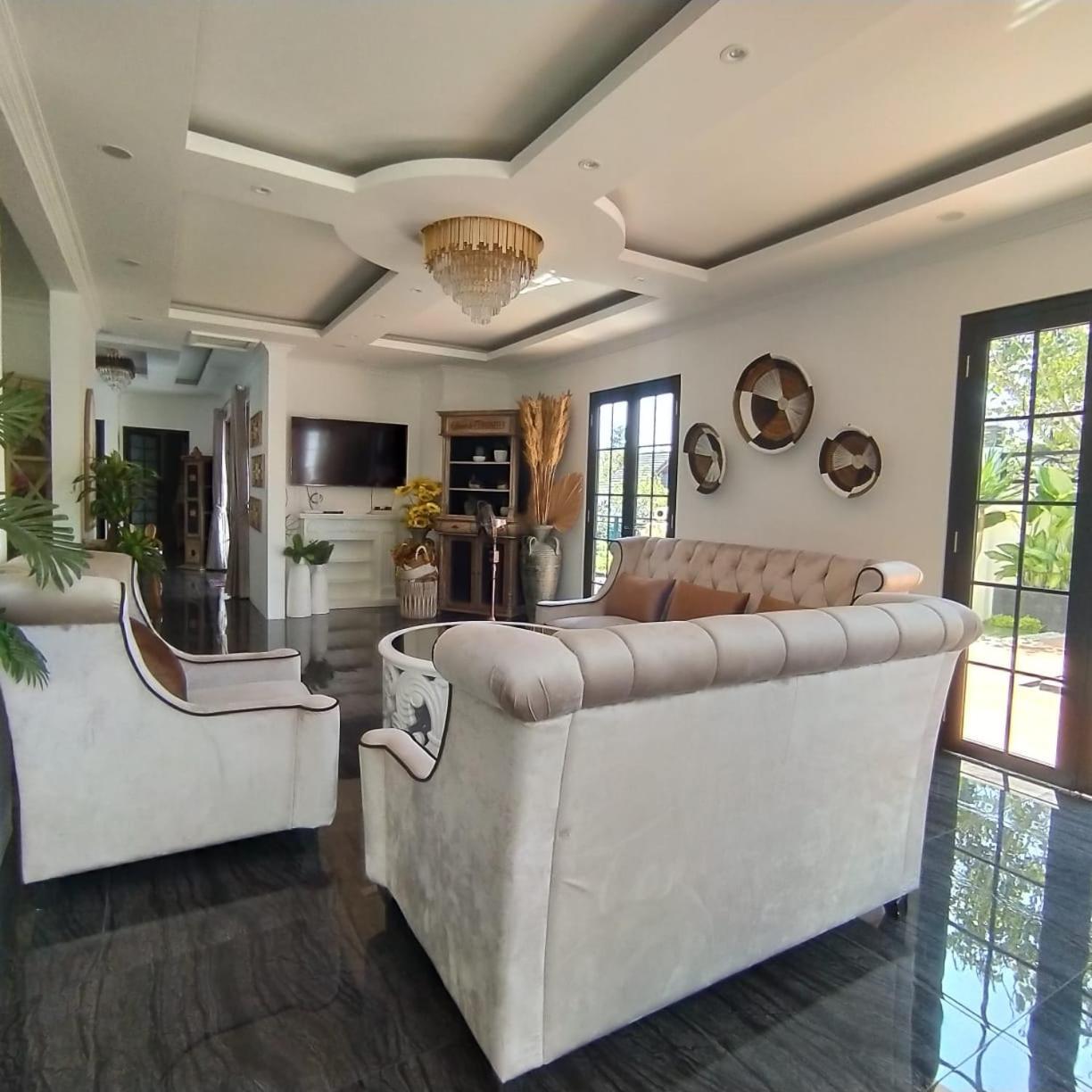 Villa Kota Bunga Malini 7 Cinengangirang Εξωτερικό φωτογραφία