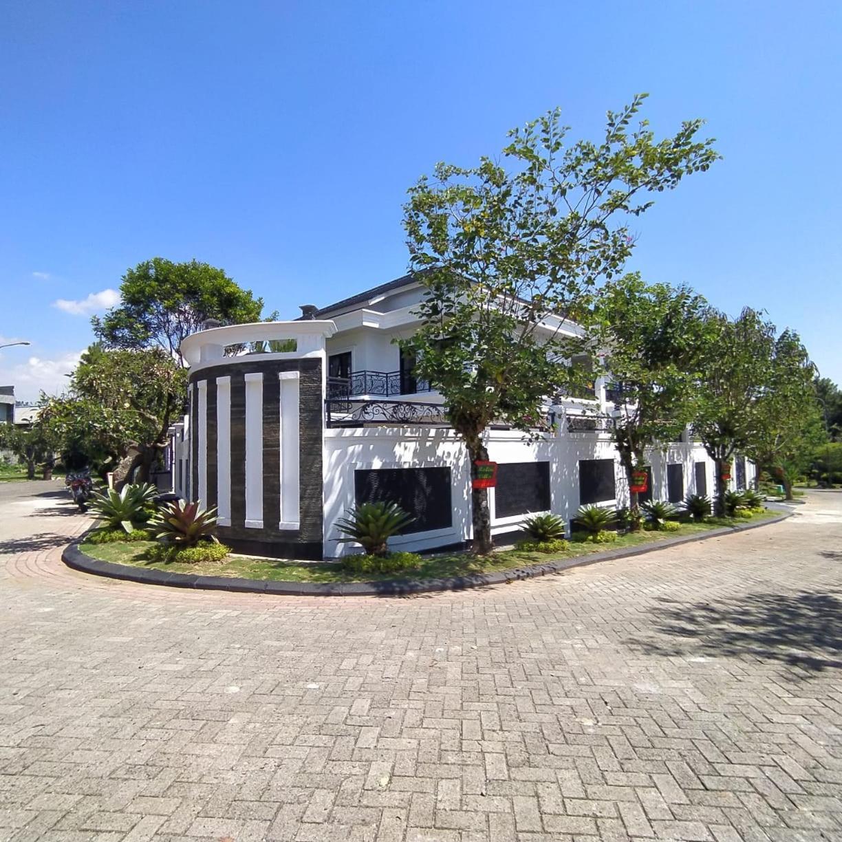 Villa Kota Bunga Malini 7 Cinengangirang Εξωτερικό φωτογραφία